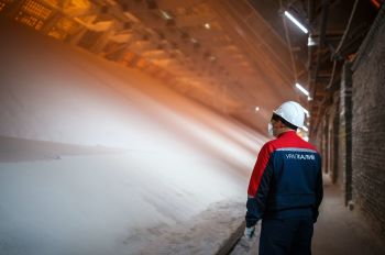 Калийные удобрения на складе готовой продукции на Сильвинитовой обогатительной фабрике "Уралкалий"