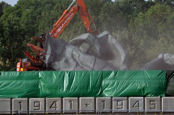 Работы по демонтажу памятника Освободителям Риги, 24 августа 2022