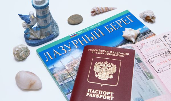 Паспорт гражданина РФ, виза и путеводитель по Лазурному берегу