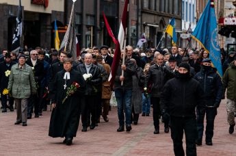 Участники шествия в Риге, посвященного памяти Латышского добровольческого легиона СС, Латвия, 16 марта 2023