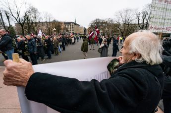 Участники шествия в Риге, посвященного памяти Латышского добровольческого легиона СС, Латвия, 16 марта 2023