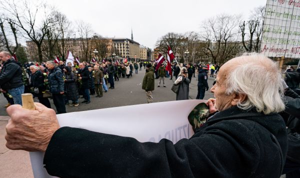Участники шествия в Риге, посвященного памяти Латышского добровольческого легиона СС, Латвия, 16 марта 2023