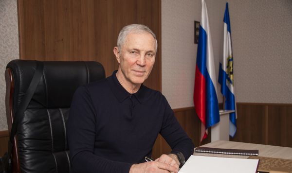 Временно исполняющий обязанности Губернатора Херсонской области Владимир Сальдо в рабочем кабинете.