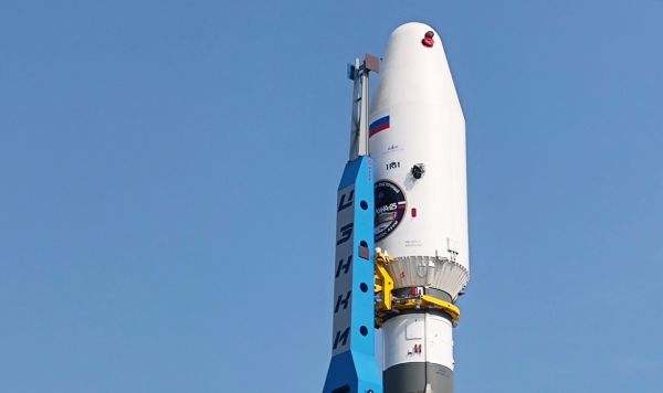 Ракету "Союз-2.1б" с автоматической станцией "Луна-25" установили на стартовый комплекс космодрома Восточный