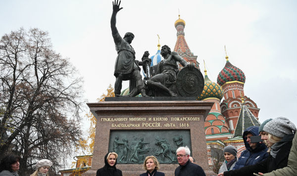 Завершение реставрации памятника Минину и Пожарскому на Красной площади