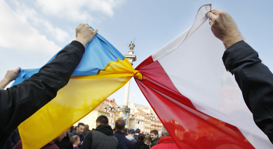 Флаги Украины и Польши