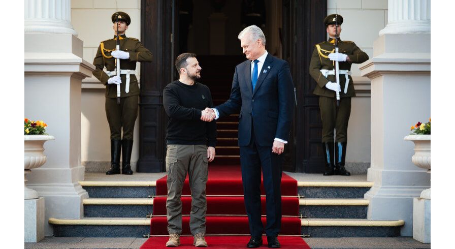 Президент Литвы Гитанас Науседа и и президент Украины Владимир Зеленский на встрече в Вильнюсе, 11 апреля 2024