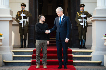 Президент Литвы Гитанас Науседа и и президент Украины Владимир Зеленский на встрече в Вильнюсе, 11 апреля 2024