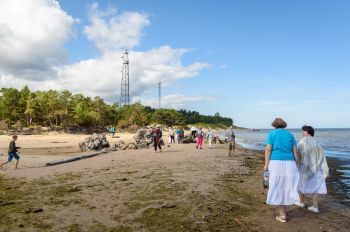 Люди на берегу Балтийского моря, Латвия