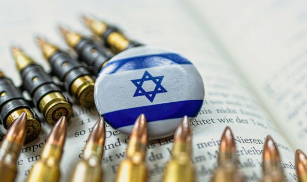 Патроны и флаг Израиля