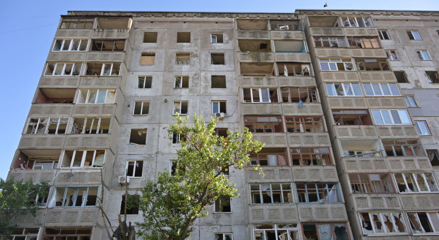 Последствия обстрела ВСУ Первомайска в ЛНР