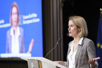 Верховный представитель по иностранным делам и политике безопасности ЕС Кая Каллас общается с представителями СМИ по окончании заседания Совета министров иностранных дел ЕС в Брюсселе, 16 декабря 2024 г.