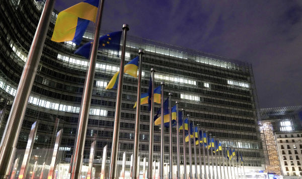 Флаги ЕС и Украины