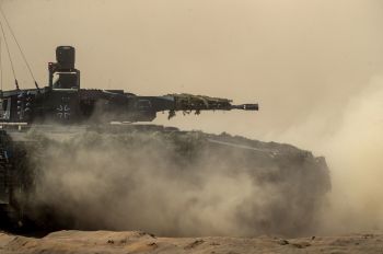 Основной боевой танк бундесвера Leopard 2A7V на учениях в Литве