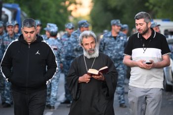 Обстановка в Ереване после оглашения приговора архиепископу Аджапахяну