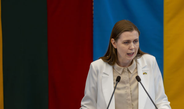Министр обороны Литвы Довиле Шакалене в Сейме представляет проект закона о выходе из конвенции, запрещающий использование и производство противопехотных мин Министр обороны Литвы Довиле Шакалене в Сейме представляет проект закона о выходе из конвенции, запрещающий использование и производство противопехотных мин