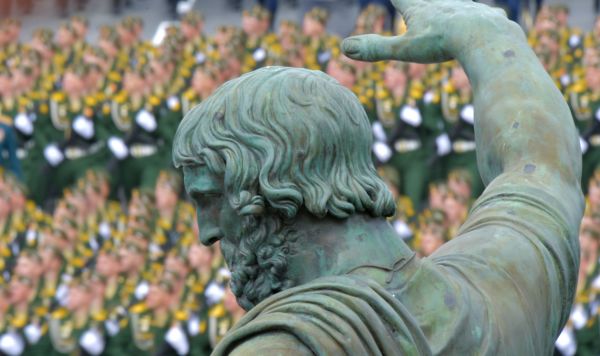 Памятник Минину и Пожарскому. Военный парад, посвященный 79-й годовщине Победы в Великой Отечественной войне