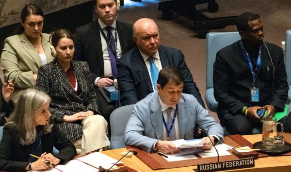 Первый заместитель постоянного представителя России при ООН Дмитрий Полянский (на первом плане) Первый заместитель постоянного представителя России при ООН Дмитрий Полянский (на первом плане)