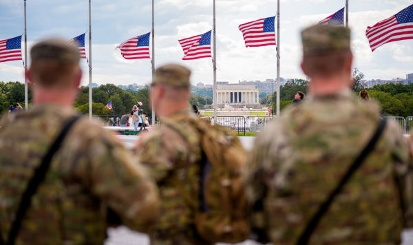 Солдаты Национальной гвардии США в Вашингтоне, округ Колумбия Солдаты Национальной гвардии США в Вашингтоне, округ Колумбия