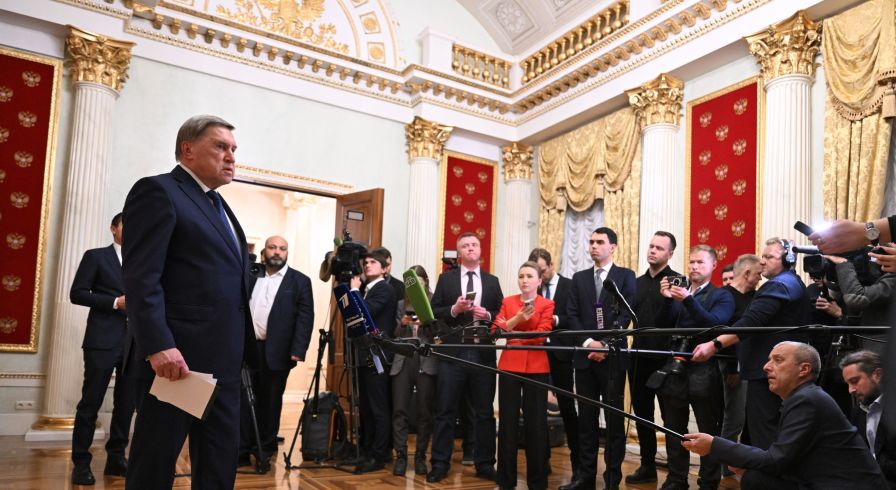 Помощник президента РФ Юрий Ушаков отвечает на вопросы журналистов 