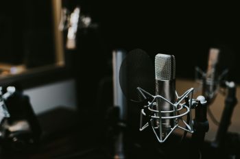 Микрофон в студии