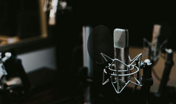 Микрофон в студии