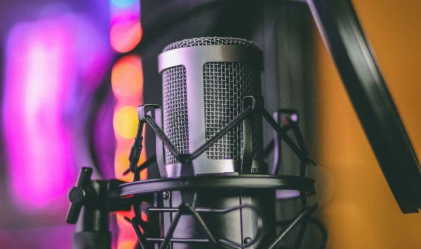 Микрофон в студии Микрофон в студии