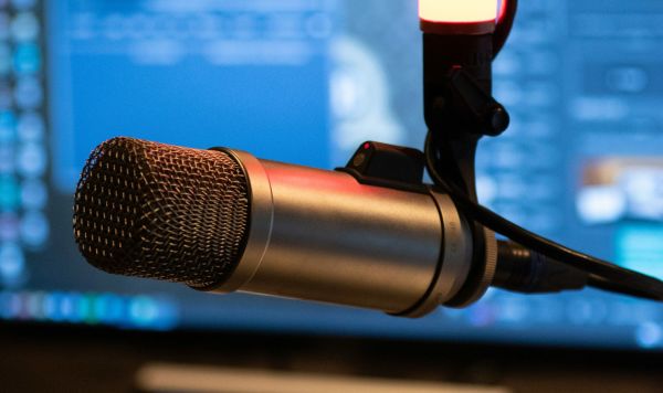 Микрофон в студии