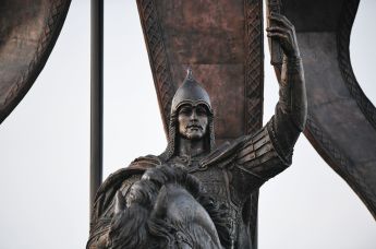 Открытие скульптурной композиции "Александр Невский с дружиной" на берегу Чудского озера