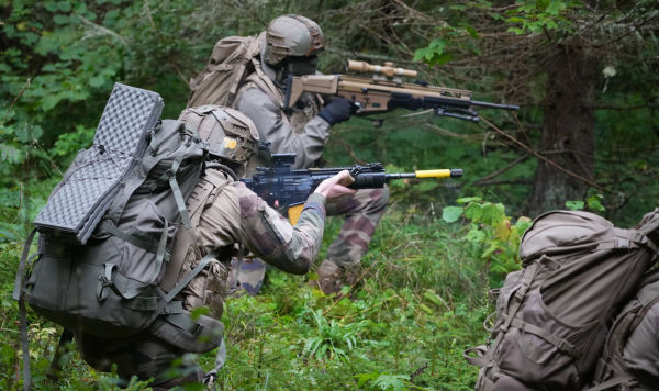 Французские военнослужащие на многонациональных учениях "Lightning" в районе Валки, Эстония, 27 сентября 2025 г.