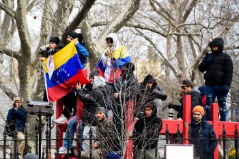 Обстановка в Нью-Йорке возле здания суда, где Николасу Мадуро предъявили обвинение