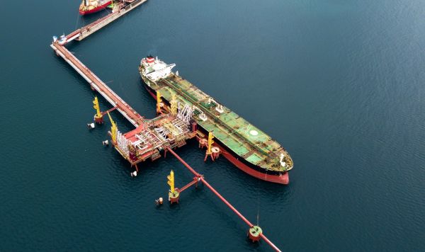 Нефтяной терминал "Шесхарис" Танкер у нефтяного терминала "Шесхарис" в Новороссийске