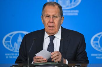 Пресс-конференция министра иностранных дел России Сергея Лаврова