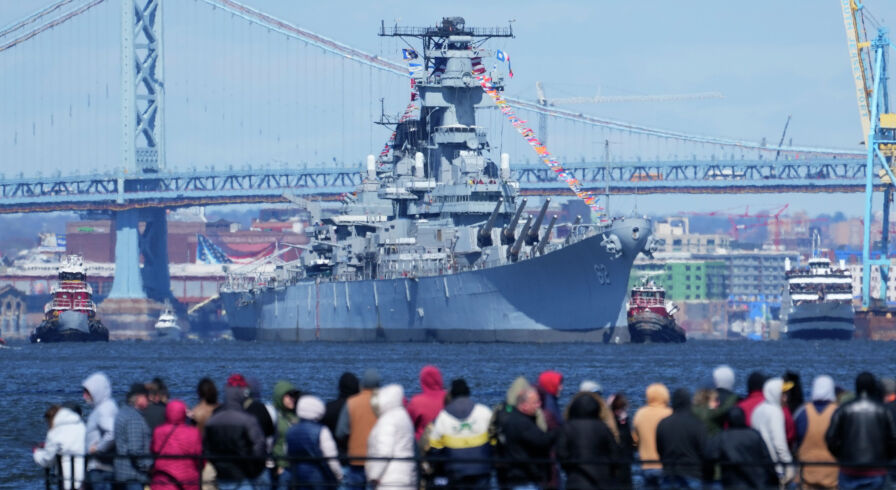 Списанный линкор времен Второй мировой войны USS New Jersey, город Глостер-Сити, штат Нью-Джерси