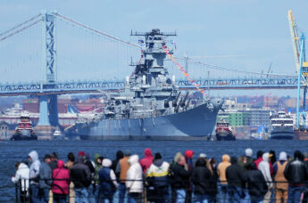 Списанный линкор времен Второй мировой войны USS New Jersey, город Глостер-Сити, штат Нью-Джерси