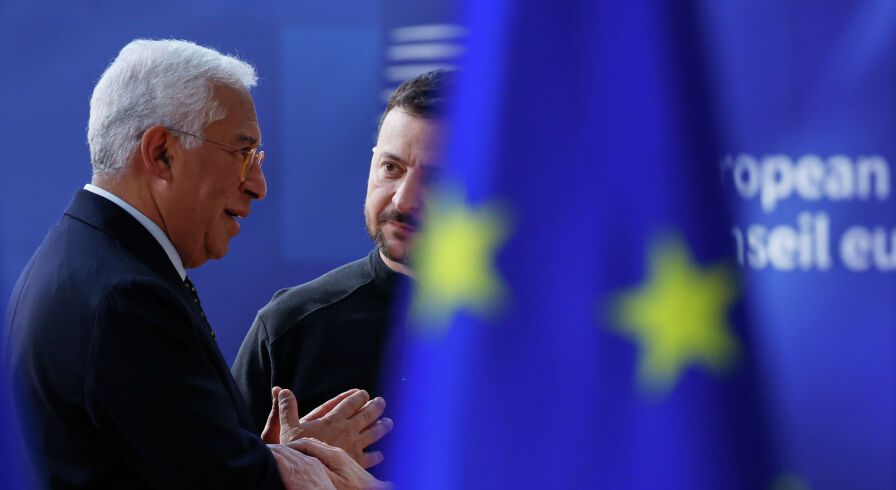 Президент Европейского совета Антониу Кошта (слева) и Владимир Зеленский (справа) на заседании саммита ЕС, Брюссель, 6 марта 2025 г.