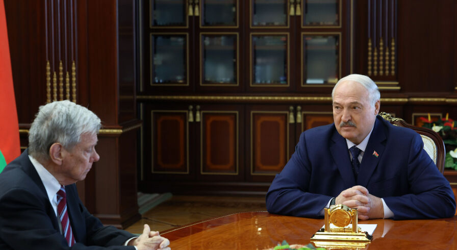 Переговоры с американской делегацией во главе со спецпосланником США Джоном Коулом