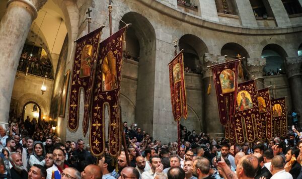 Схождение Благодатного огня в храме Гроба Господня