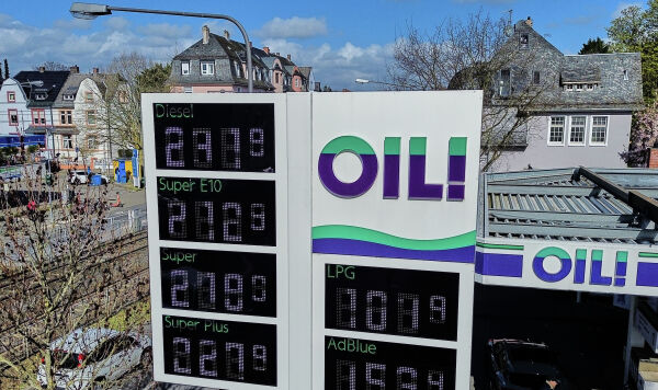 Цены на бензин на автозаправочной станции во Франкфурте, Германия, среда, 1 апреля 2026 года. Цены на бензин на автозаправочной станции во Франкфурте, Германия, среда, 1 апреля 2026 года.