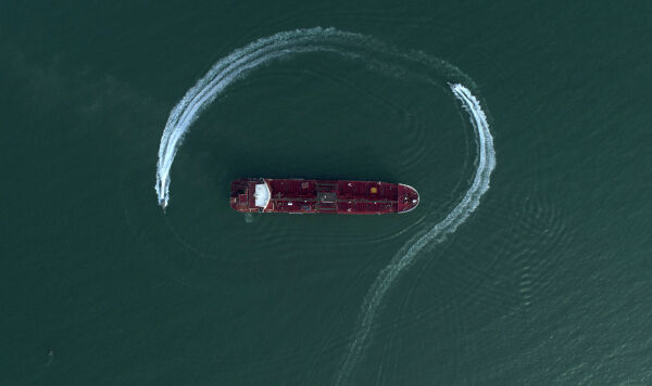 Скоростные катера Корпуса стражей исламской революции Ирана окружают британский нефтяной танкер Stena Impero