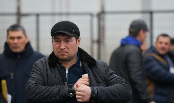 Обстановка у миграционного центра в Екатеринбурге