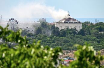 Пожар в здании музея-панорамы в Севастополе после атаки ВСУ