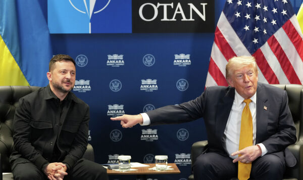 Президент США Дональд Трамп (справа) и Владимир Зеленский на встрече во время саммита НАТО в Анкаре, 8 июля 2026 г. Президент США Дональд Трамп (справа) и Владимир Зеленский на встрече во время саммита НАТО в Анкаре, 8 июля 2026 г.
