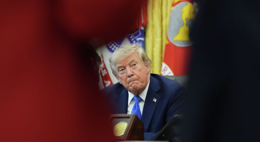 Президент США Дональд Трамп в Овальном кабинете