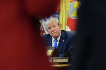 Президент США Дональд Трамп в Овальном кабинете