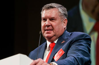 Янис Урбанович на съезде партии Согласие