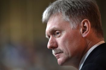 Заместитель руководителя администрации президента, пресс-секретарь президента РФ Дмитрий Песков на ежегодной большой пресс-конференции президента РФ Владимира Путина