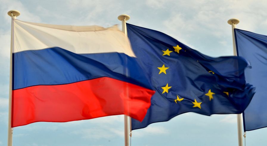 Флаги России и  ЕС