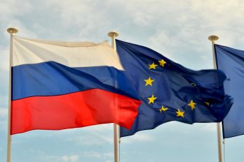 Флаги России и  ЕС