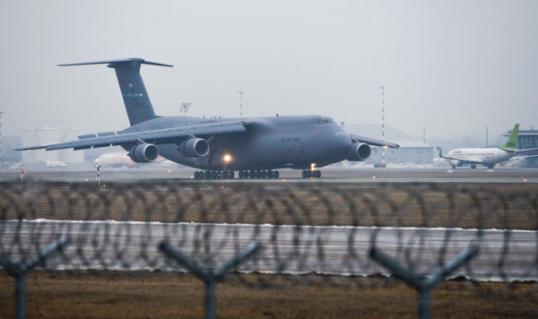 Самолет Lockheed C-5M Super Galaxy в аэропорту Рига Самолет Lockheed C-5M Super Galaxy в аэропорту Рига